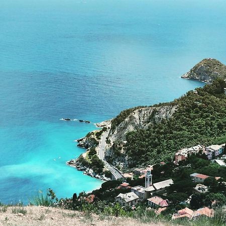 Villa Gio - Terrazza Nel Blu Bergeggi Bagian luar foto