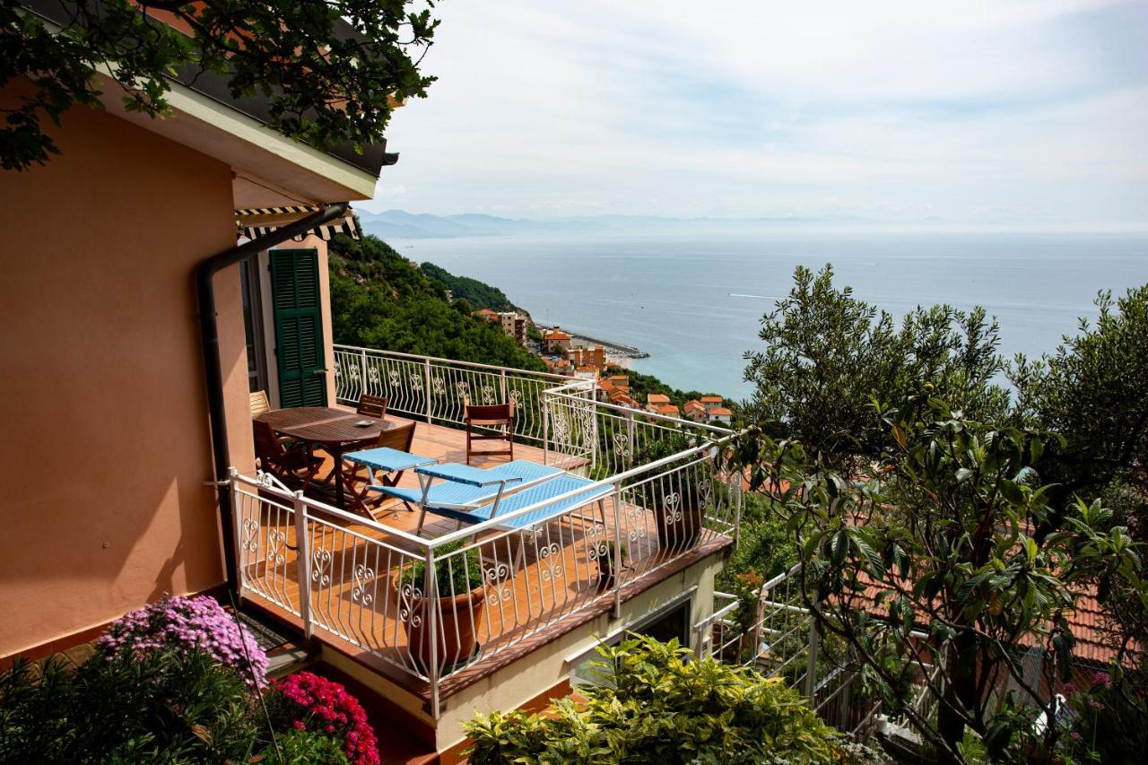 Villa Gio - Terrazza Nel Blu Bergeggi Bagian luar foto