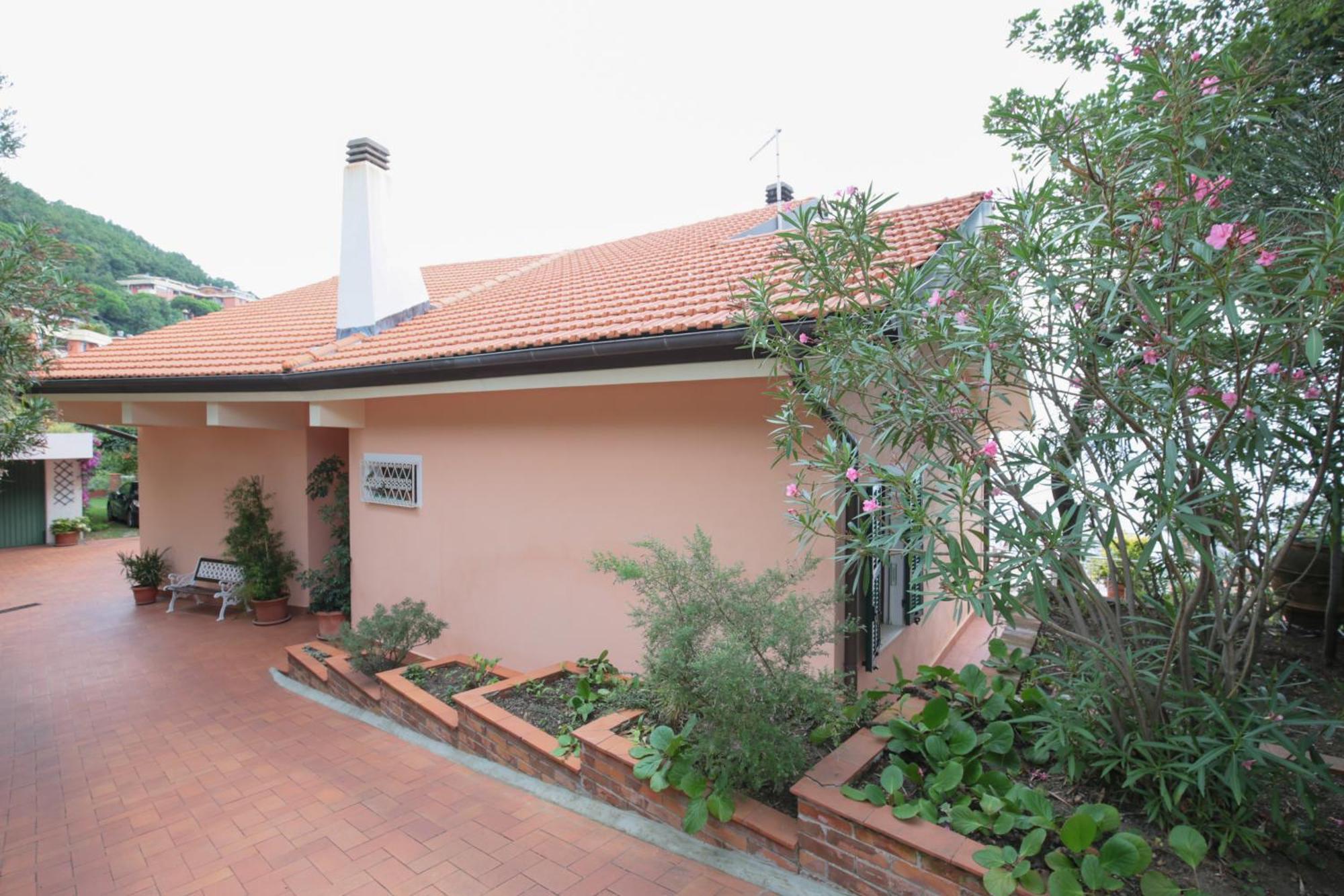 Villa Gio - Terrazza Nel Blu Bergeggi Bagian luar foto