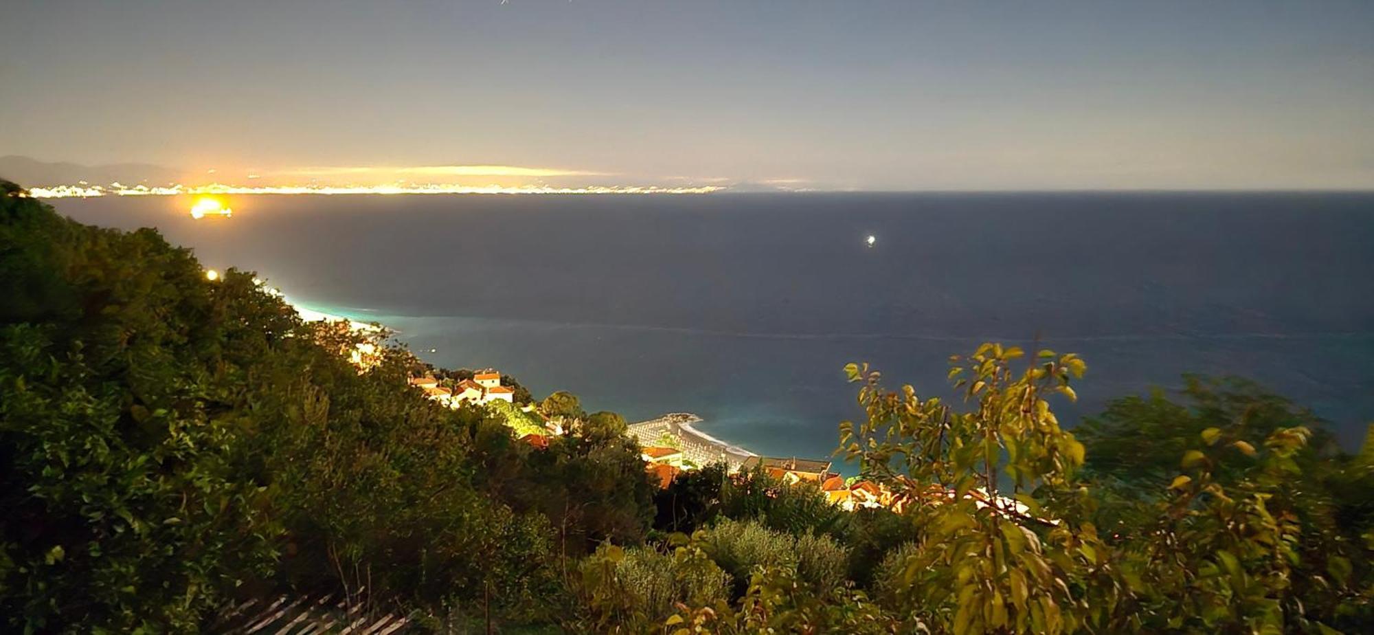 Villa Gio - Terrazza Nel Blu Bergeggi Bagian luar foto