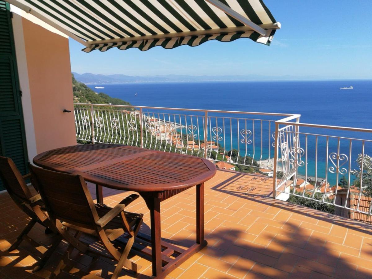 Villa Gio - Terrazza Nel Blu Bergeggi Bagian luar foto
