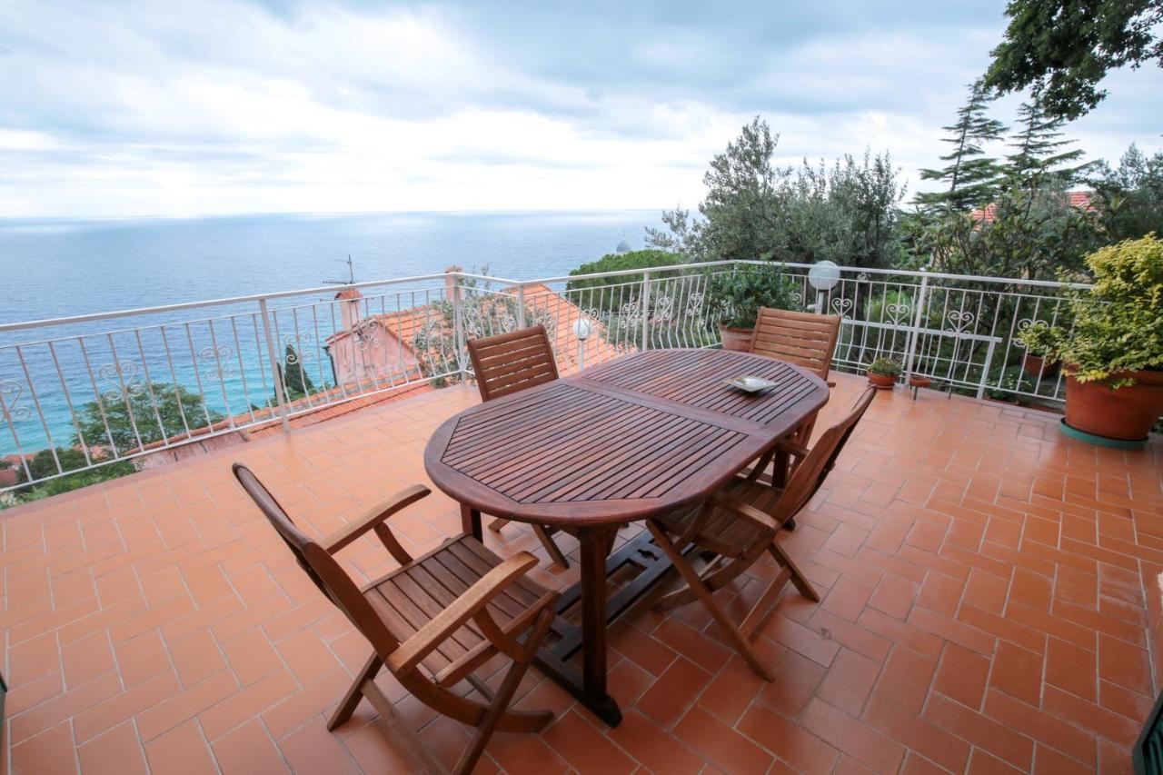 Villa Gio - Terrazza Nel Blu Bergeggi Bagian luar foto