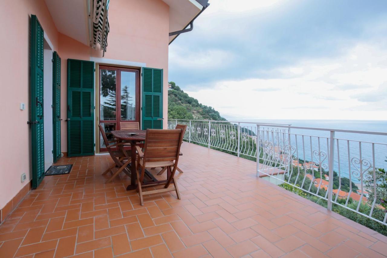 Villa Gio - Terrazza Nel Blu Bergeggi Bagian luar foto