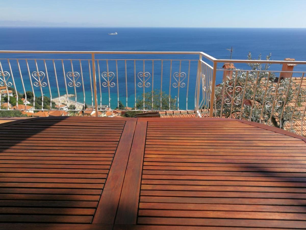 Villa Gio - Terrazza Nel Blu Bergeggi Bagian luar foto