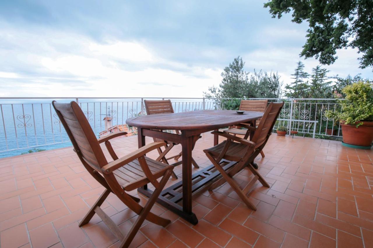 Villa Gio - Terrazza Nel Blu Bergeggi Bagian luar foto